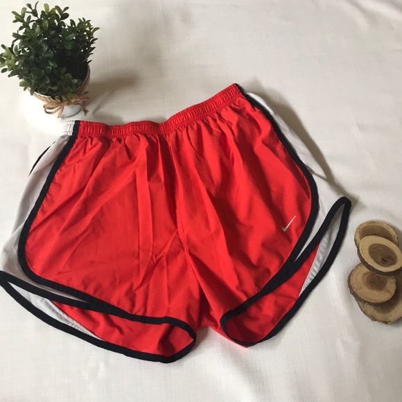 Nike Pants - Nike EUC size M tempo short